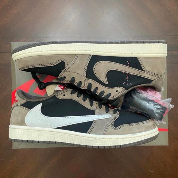 Travis Scott Men's White and Brown Trainers